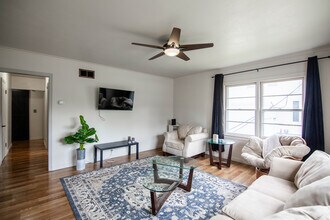 215 E Arikara Ave, Unit 1 in Bismarck, ND - Building Photo - Building Photo