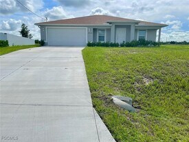 9025 E Broad Ct in La Belle, FL - Building Photo