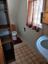 212 N 4th St, Unit (Front) in Rockford, IL - Building Photo - Building Photo