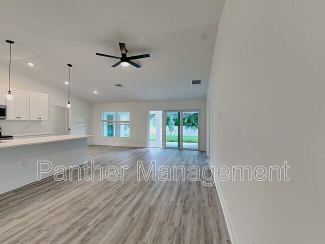 1016 NE 13th St in Cape Coral, FL - Building Photo - Building Photo