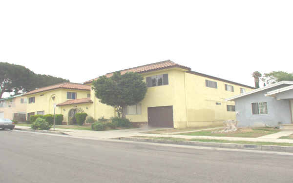 7714 Newlin Ave in Whittier, CA - Building Photo