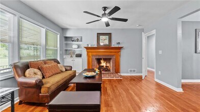 804 Buford Hwy NE in Sugar Hill, GA - Building Photo - Building Photo