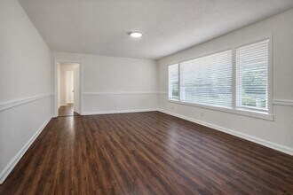 209 W Alfred St in El Campo, TX - Building Photo - Building Photo