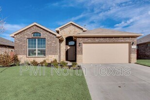 1404 El Cerrito Ln in Cleburne, TX - Building Photo