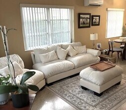 2120 NE 56th St, Unit "A" in Fort Lauderdale, FL - Building Photo - Building Photo