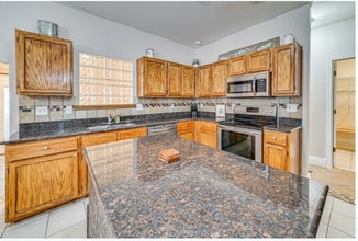 10330 Lion Hunt in San Antonio, TX - Building Photo - Building Photo