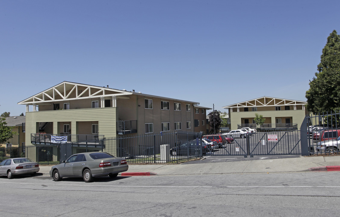 Eden House Apartments in San Leandro, CA - Building Photo