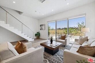 957 Figueroa Terrace in Los Angeles, CA - Building Photo - Building Photo