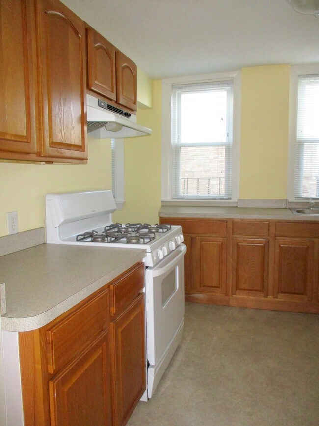 2 Central St, Unit #4 in Somerville, MA - Building Photo - Building Photo