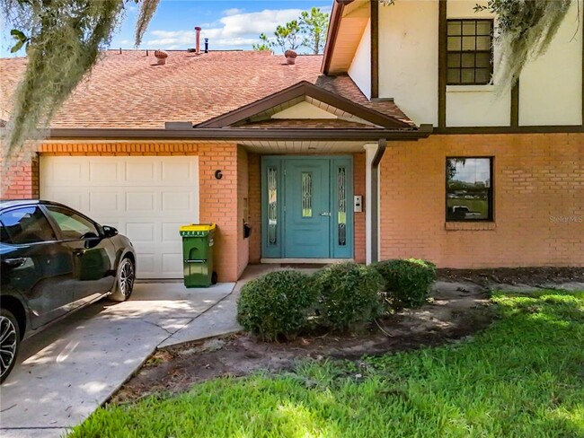 property at 100 E Oak Terrace Dr