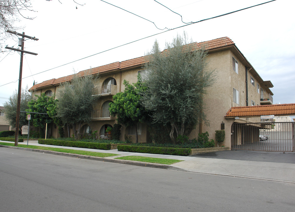 Hermitage in Valley Village, CA - Building Photo