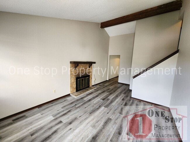 1300 E 152nd Terrace in Olathe, KS - Foto de edificio - Building Photo