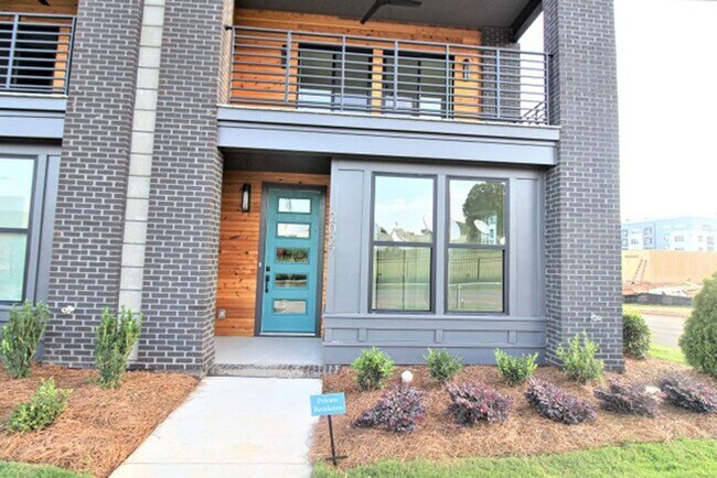 2027 Isom St in Charlotte, NC - Building Photo - Building Photo