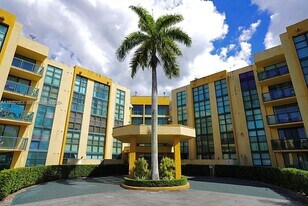 11750 SW 18th St in Miami, FL - Building Photo