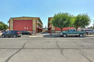 Redwood Apartments in Redwood City, CA - Building Photo - Building Photo