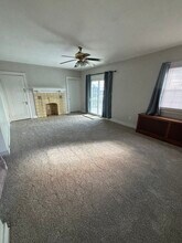 211 Woodlawn Ave, Unit 211 in Munhall, PA - Building Photo - Building Photo