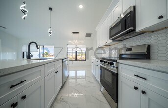 4117 NE 16th Ave in Cape Coral, FL - Building Photo - Building Photo