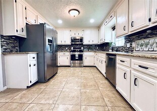 2413 Kingsdale Dr in Deer Park, TX - Building Photo - Building Photo