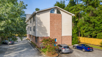 2705 Mayfair Dr in Wilmington, NC - Foto de edificio - Building Photo