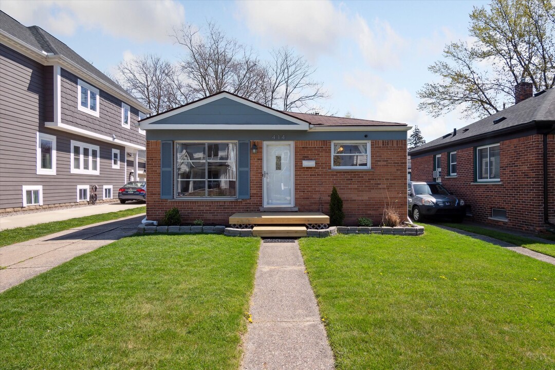 414 Fairgrove Ave in Royal Oak, MI - Foto de edificio