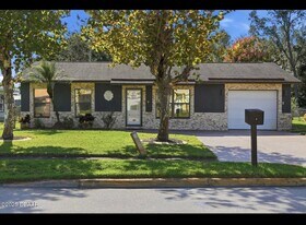 932 Lora St in Daytona Beach, FL - Building Photo