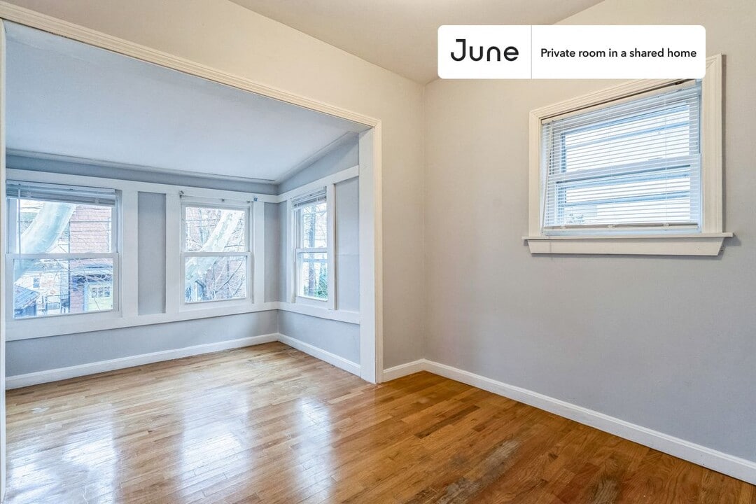Private bedroom in 5 bed/3 bath Home in Boston, MA - Building Photo