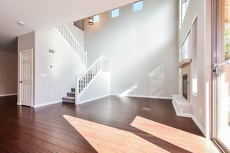 8307 Amtrak Express Ave in Las Vegas, NV - Foto de edificio - Building Photo