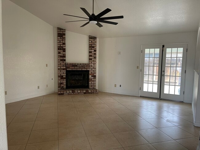 1691 Yorktown Ct in Turlock, CA - Foto de edificio - Building Photo