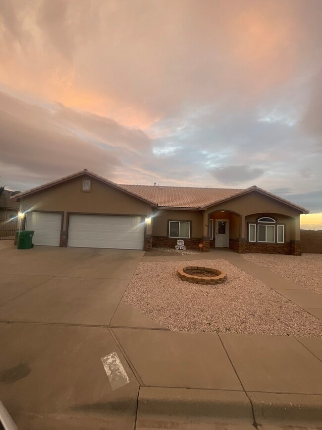 4311 Hermosa St in Hobbs, NM - Foto de edificio - Building Photo