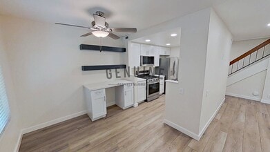 2370 S Willowbrook Ln in Anaheim, CA - Building Photo - Building Photo