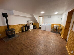 1068 Cherokee St in Fawnskin, CA - Building Photo - Building Photo