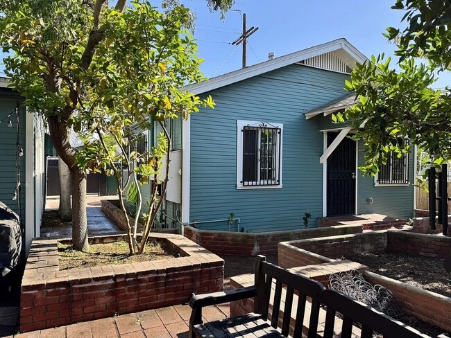 534 1/2 E 19th St in Long Beach, CA - Building Photo - Building Photo
