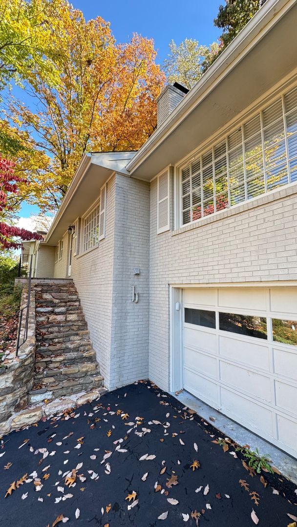 property at 3120 Stoneridge Rd SW