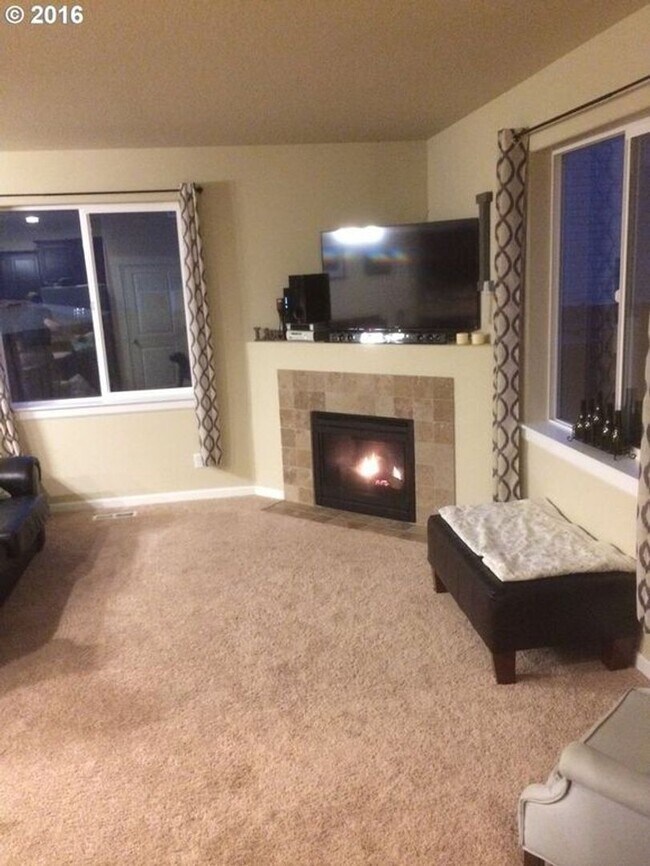 31923 NW Pacific St in North Plains, OR - Building Photo - Building Photo