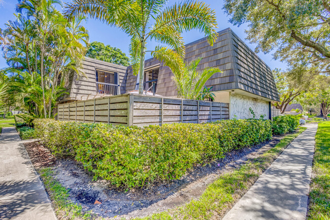 1209 12th Terrace in Palm Beach Gardens, FL - Building Photo - Building Photo