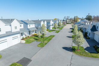 Mount Hope Condominiums in Fall River, MA - Foto de edificio - Building Photo