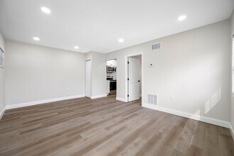 140 East Davis in Tampa, FL - Foto de edificio - Building Photo