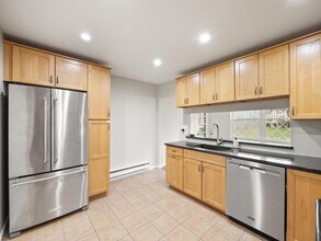 410 Sierra Vista Ln in Valley Cottage, NY - Building Photo - Building Photo