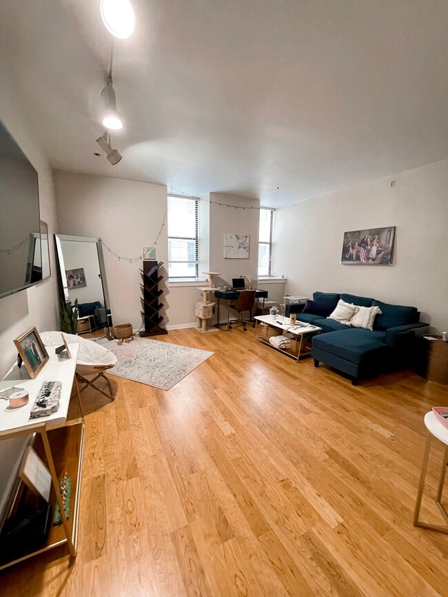 234 N Broadway, Unit 218 in Milwaukee, WI - Building Photo - Building Photo