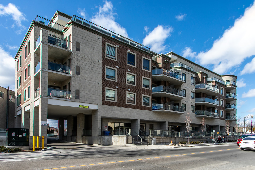 The Clarence in Vaughan, ON - Building Photo