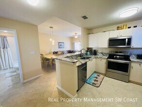 15449 Bellamar Cir in Ft. Myers, FL - Building Photo - Building Photo