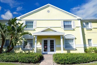 3889 Pompano Dr SE in St. Petersburg, FL - Building Photo - Building Photo
