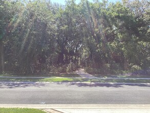 1851 Oak Berry Cir in Wellington, FL - Building Photo - Building Photo