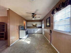 1105 S 12th St in Lamesa, TX - Building Photo - Building Photo