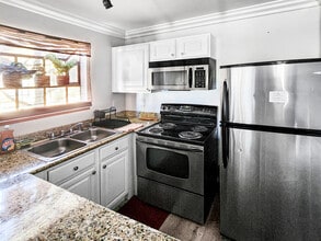 4050 Pacific Harbors Dr in Las Vegas, NV - Foto de edificio - Building Photo