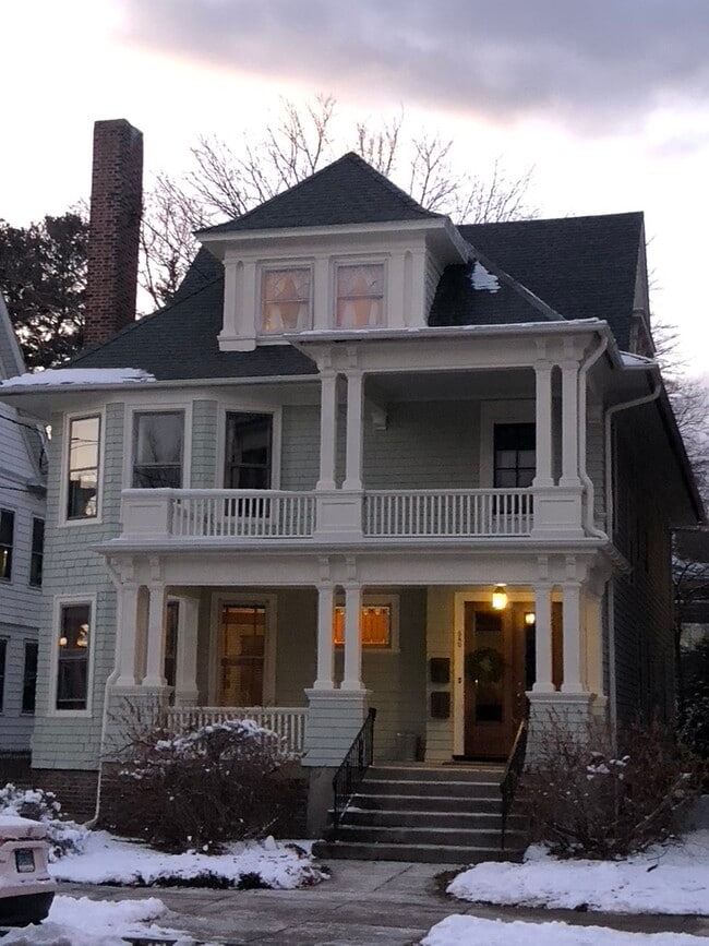 642 Orange St, Unit 3rd Floor Apartment in New Haven, CT - Building Photo - Building Photo
