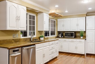 15007 NE 12th St in Bellevue, WA - Building Photo - Building Photo