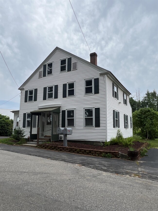 3 Old Batchelder Rd, Unit B in Raymond, NH - Building Photo - Building Photo