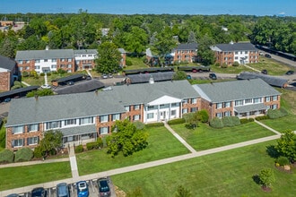 Great Oaks Apartments in Rochester, MI - Foto de edificio - Building Photo