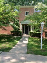 10500 Montrose Ave in Bethesda, MD - Building Photo